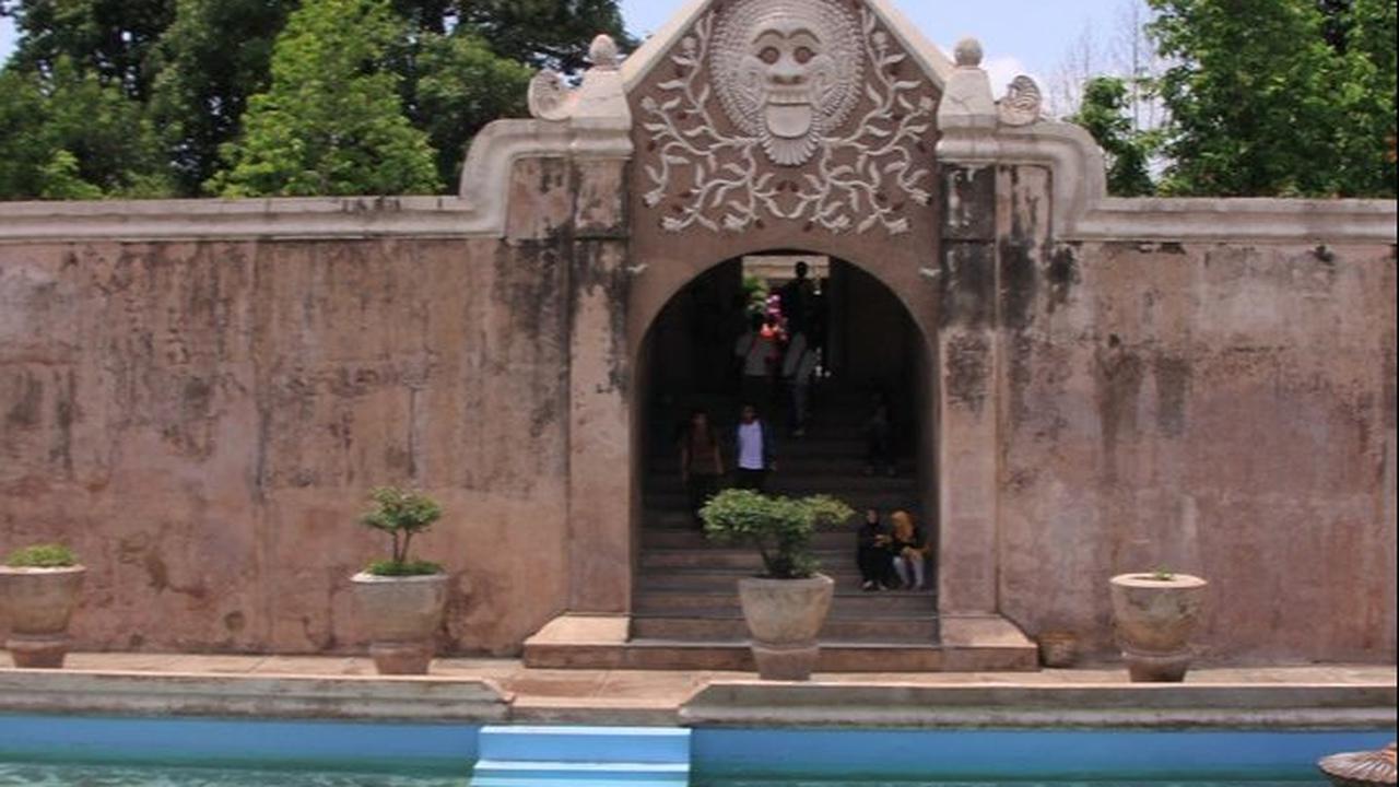 <b>Wisata Edukasi Sejarah dan Budaya</b>