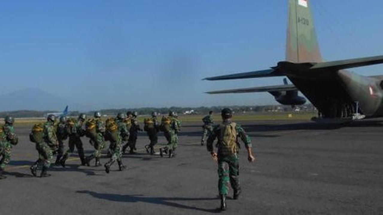 Lupakan perselisihan, Kopassus dan TNI AU latihan terjun bersama