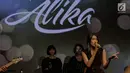 Aksi panggung Alika saat mini showcase dan peluncuran album di Jakarta, Selasa (20/3). Album tersebut bertemakan 'Perfect Moment' yang berisikan single terbaiknya diantaranya Luka, dan Perfect Moment. (Liputan6.com/Faizal Fanani)