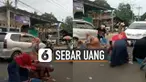 Warga di sekitar sampai mendekati mobil dan memungut uang yang beterbangan.