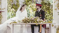Pernikahan Pangeran Hussein dan Rajwa Alseif (Royal Hashemite Court via AP)