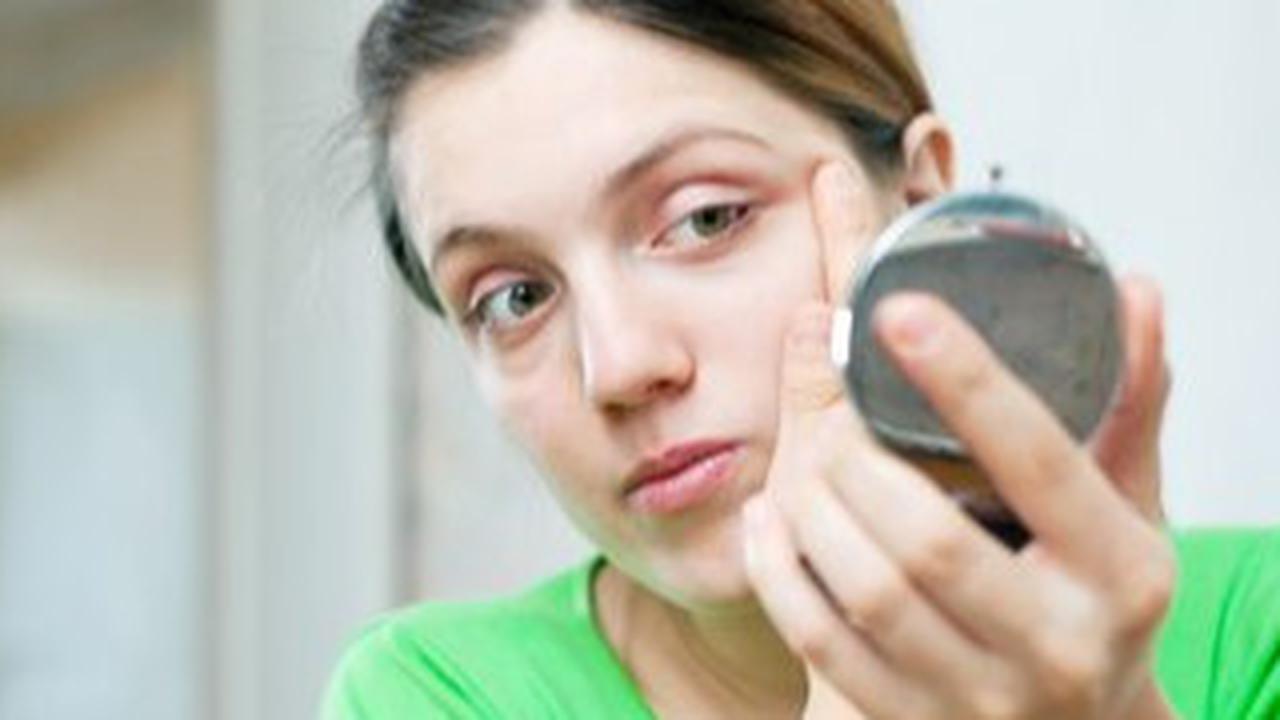 Bahaya Menggunakan Produk Makeup Kedaluwarsa, Perempuan Wajib Tau!