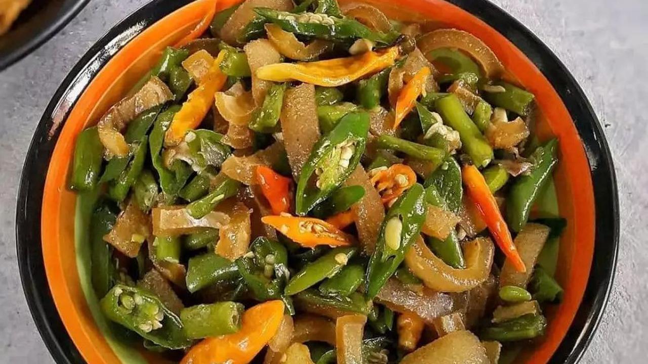 1. Tumis Kikil Cabai Hijau