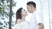 Nella Kharisma dan Dory Harsa bakal bagikan kabar bahagia di tanggal cantik. (Sumber: Instagram/@doryharsa)