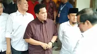 Erick Thohir tiba di Posko Tim Kampanye Nasional (TKN) Jokowi-Ma'ruf Amin di Jalan Cemara, Jakarta Pusat, Jumat (7/9/2018). (Liputan6.com/Putu Merta Surya Putra)