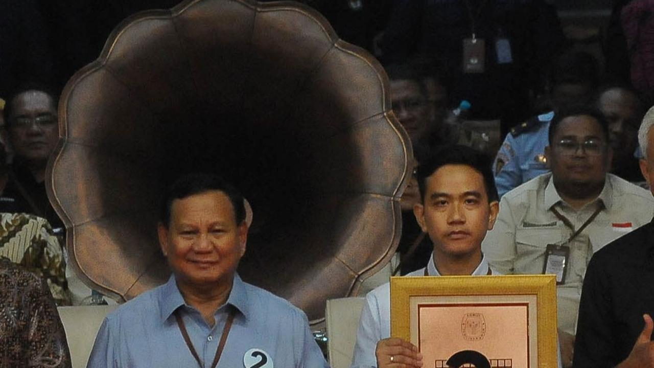 Kemudian pasangan capres-cawapres Prabowo Subianto-Gibran Rakabuming Raka mendapatkan nomor urut 2.<br><br>