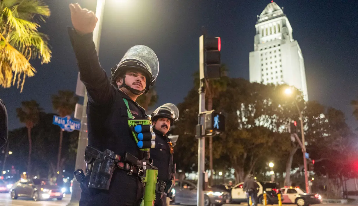 Otoritas Los Angeles memberlakukan jam malam pada Selasa (10/6/2025) waktu setempat. (RINGO CHIU/AFP)