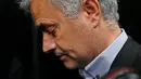 Pelatih Manchester United, Jose Mourinho memasuki gedung pengadilan di Madrid, Spanyol, (3/11). Mourinho dipanggil oleh pengadilan Madrid atas tuduhan pengelapan pajak. (AP Photo / Paul White)