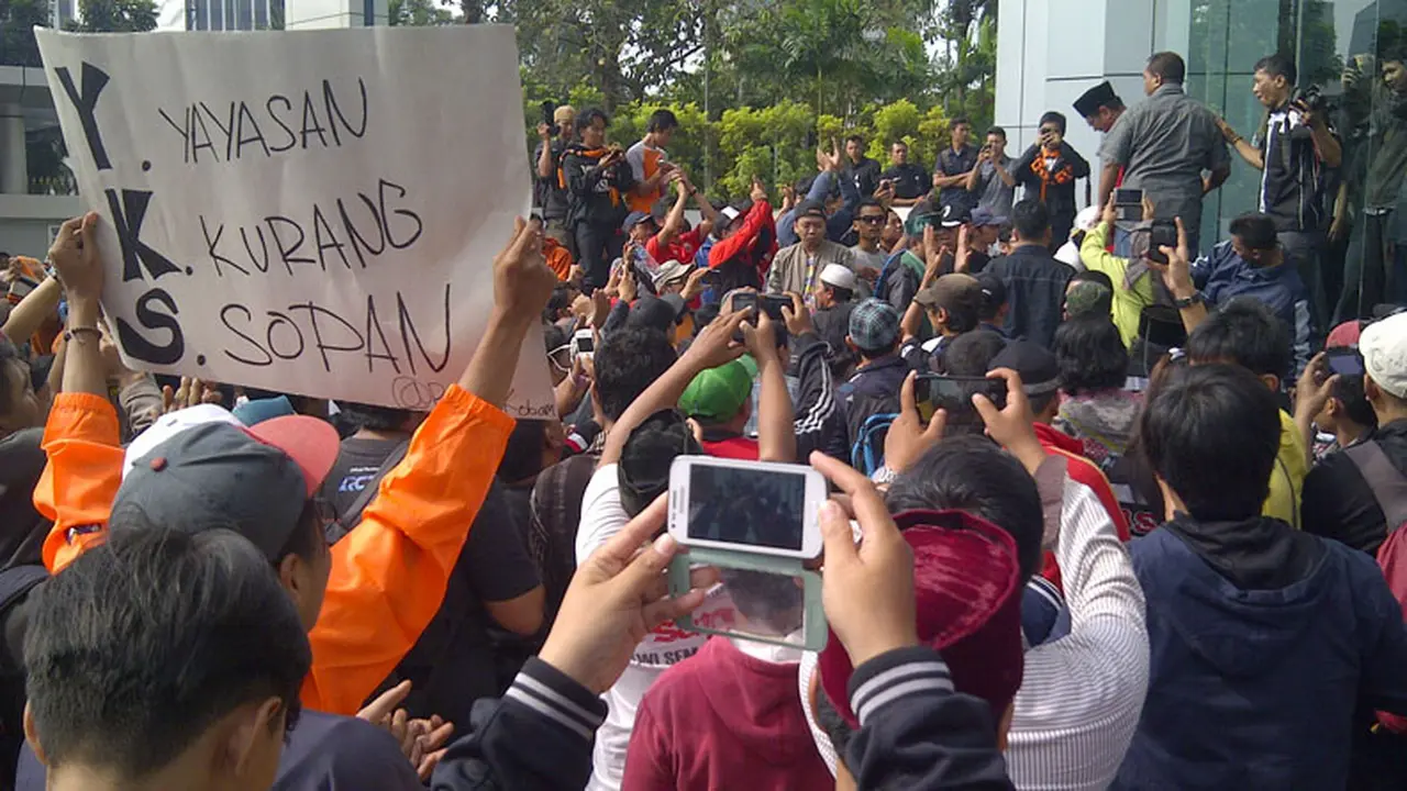 Pendukung Benyamin S: YKS, Yuk Kita Stop!