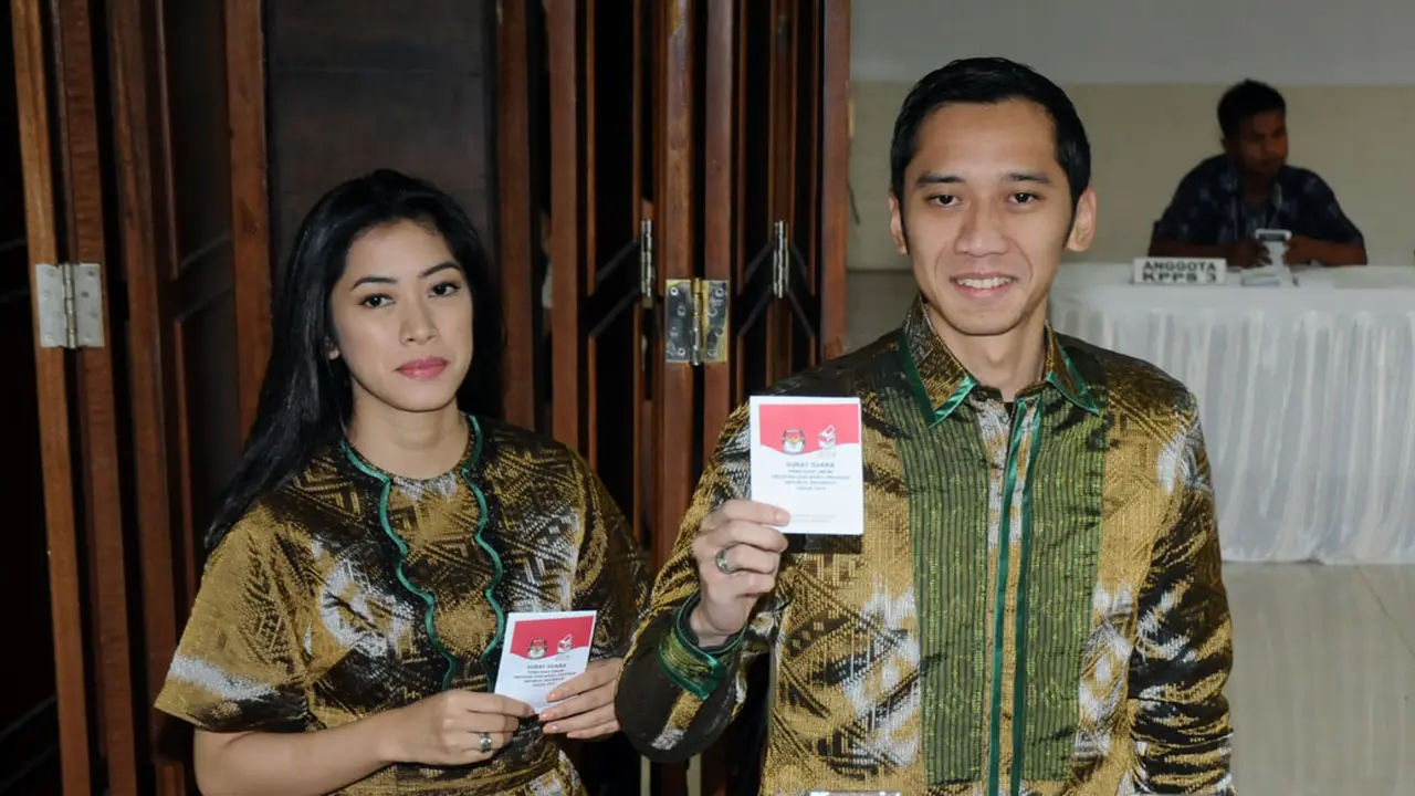 Menantu dan Ipar SBY Nyoblos di TPS 06 Nagrek, Cikeas, Bogor