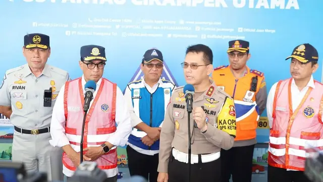 Direktur Utama PT Jasa Raharja, Rivan A. Purwantono bersama Menteri Perhubungan, Budi Karya Sumadi dan Kakorlantas Polri, Irjen Pol. Firman Shantyabudi (Istimewa)