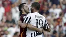 Pemain AS Roma, Konstantinos Manolas (kiri) bersitegang degan peman Juventus, Leonardo Bonucci. Minggu (30/8/2015). (Reuters/Max Rossi)