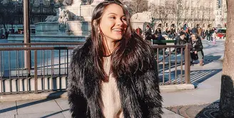 Alyssa Daguise, kekasih Al Ghazali ini memang selalu menarik perhatian. Mengingat parasnya yang cantik serta gaya berbusananya modis banget. Seperti berikut ini, gaya Alyssa cocok buat ditiru dengan memakai baju hangatnya. (Instagram/alysssadaguise)