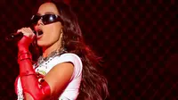 Anitta tampil dalam Anitta Baile Funk Experience Tour di The Fillmore Miami Beach pada 23 Mei 2024 di Miami Beach, Florida. (Carmen Mandato/Getty Images via AFP)