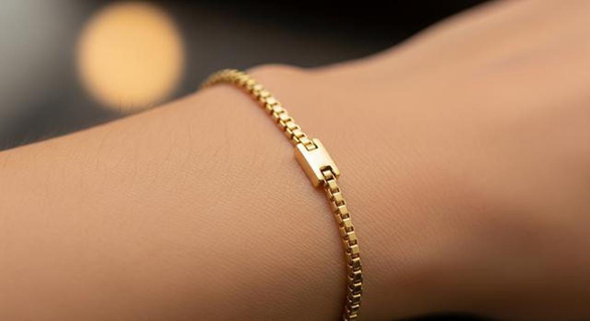 8 Pilihan Gelang Emas Rantai yang Ringan untuk Kegiatan Sosial yang Tetap Terlihat Rapi dan Elegan