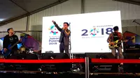 Grassrock memanaskan panggung musik Asian Games 2018 di Asian Fest, GBK, Jumaat (31/8). (Liputan6.com/Edu Krisnadefa)