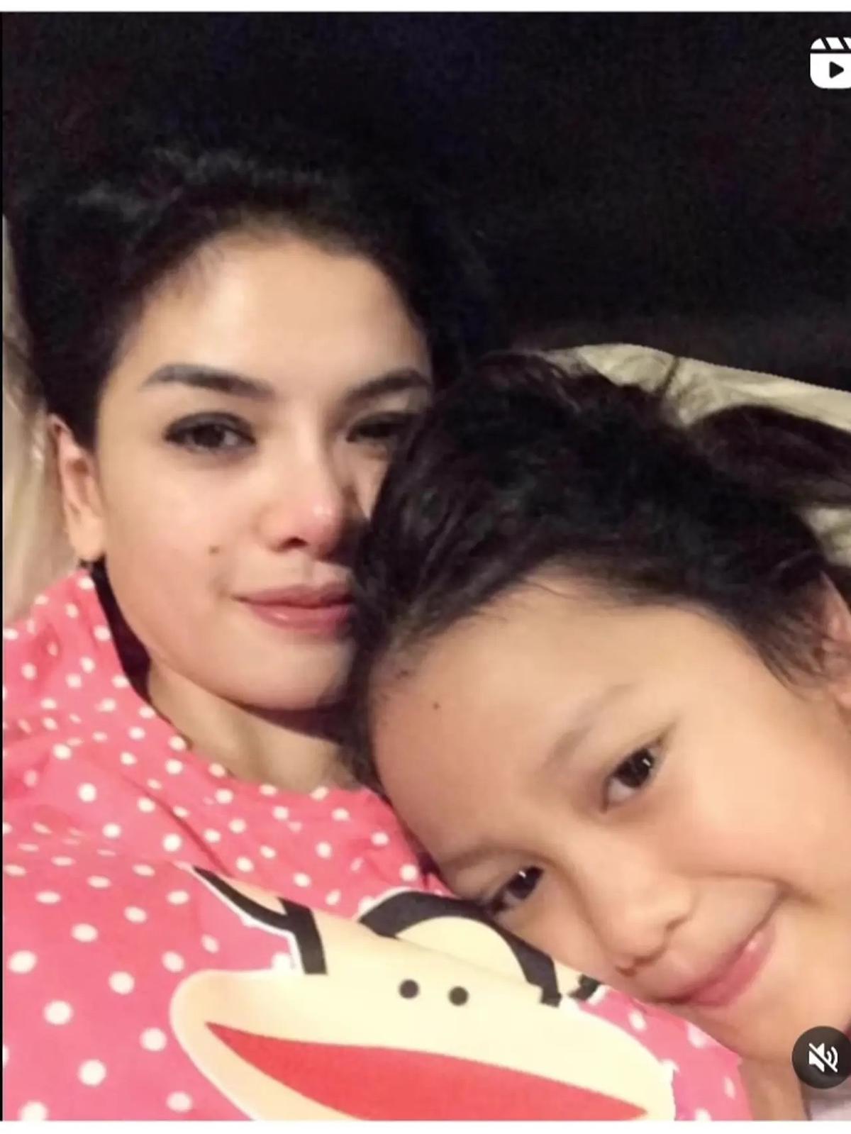 Potret Masa Kecil Lolly yang Hangat Bersama Nikita Mirzani, Kini sang Putri Sulung Kembali ke Pelukan