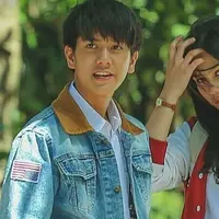 Film Dilan 1990 masih tayang di bioskop namun kepingan CD bajakan sudah beredar di Cirebon (Liputan6.com / Instagram)