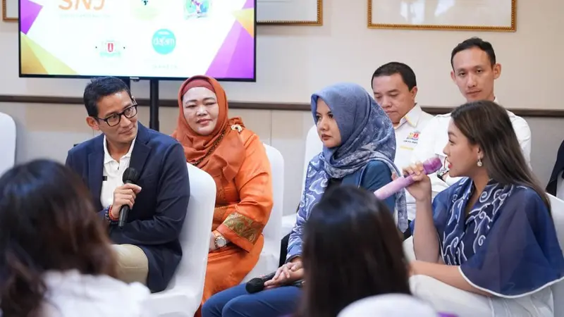 Menteri Pariwisata dan Ekonomi Kreatif (Menparekraf) Sandiaga Uno menghadiri talkshow bersama pengusaha fashion wanita Indonesia (Istimewa)