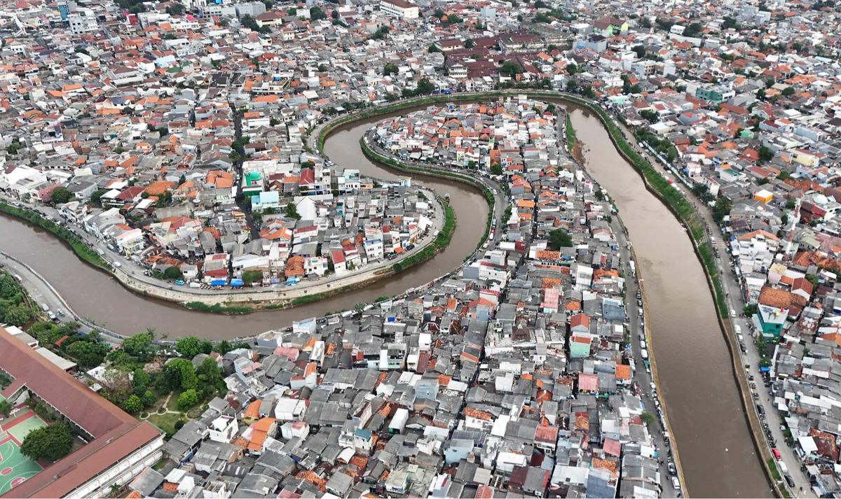Normalisasi Kali Ciliwung Tersendat