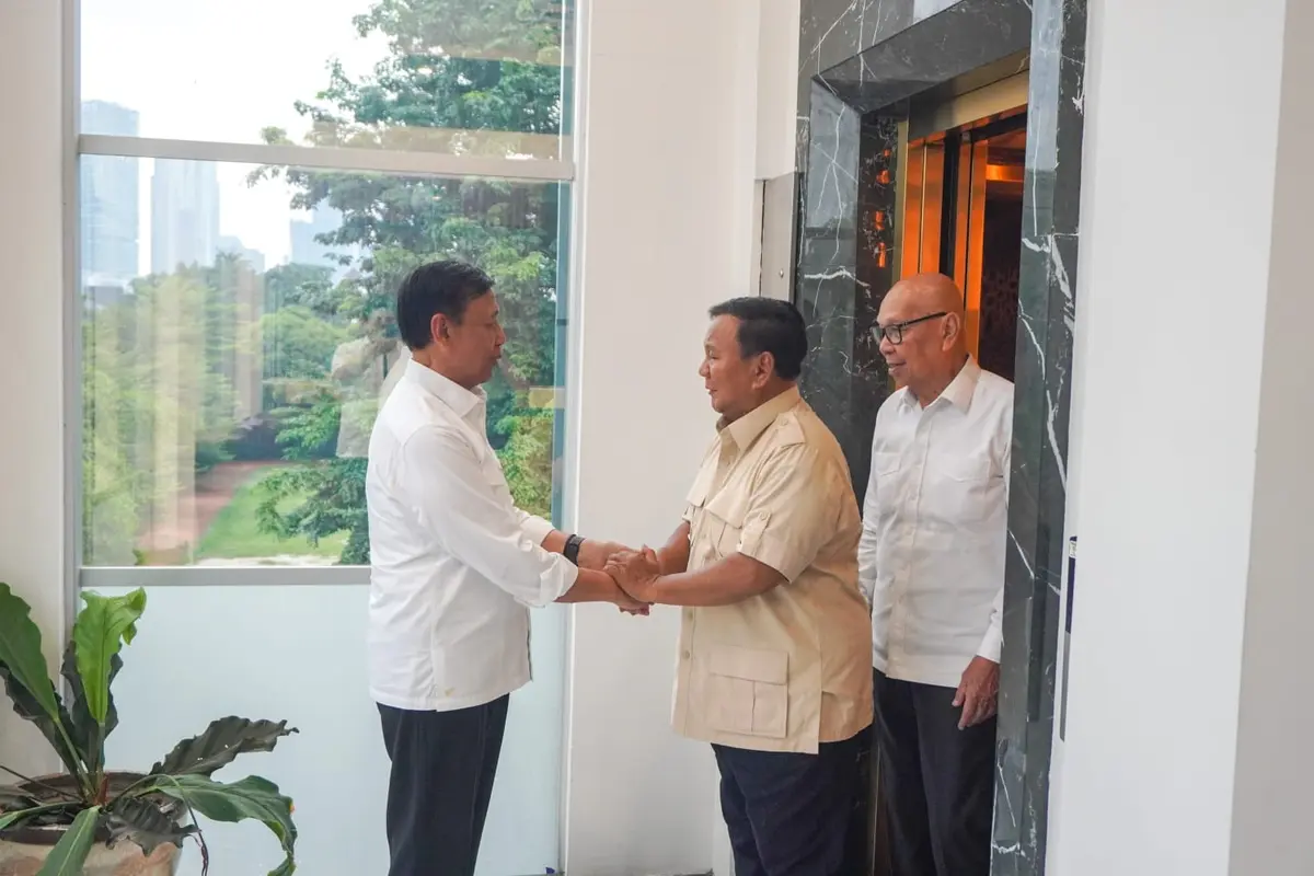 Calon Presiden nomor urut 2, Prabowo Subianto mengunjungi Dewan Pembina Tim Kampanye Nasional (TKN) Prabowo-Gibran, Jenderal TNI (Purn) Wiranto