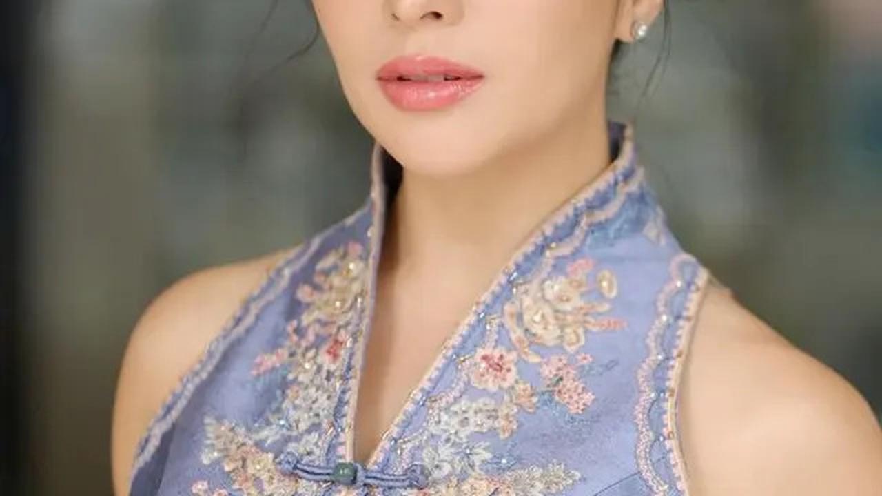 Tampil Flawless, Ini 6 Pesona Nikita Willy Kenakan Baju Qipao China