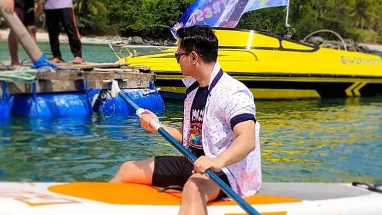 Demi Masa Depan Lebih Baik, Bupati Trenggalek Rela Basah Kuyup Tanam Terumbu Karang di Laut