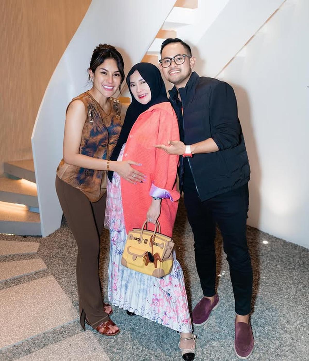 9 Potret Seleb yang Hadir di Pembukaan Resto Nikita Mirzani, Ada Raffi Ahmad hingga Olla Ramlan