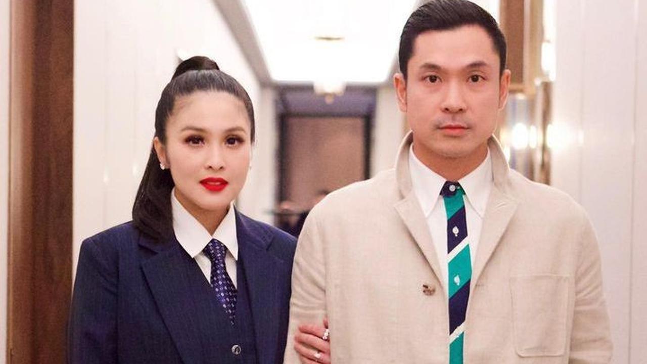 Sejumlah rekan artis menyampaikan ucapan selamat untuk Sandra Dewi. Mereka juga tak lupa mendoakan Sandra Dewi.
