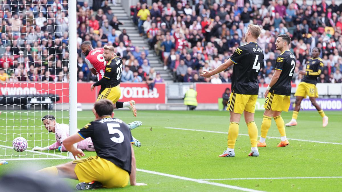 Benjamin Sesko Tidak Hepi Cetak Gol Perdananya untuk MU, Kenapa Demikian?