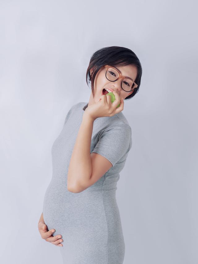 ibu hamil makan buah