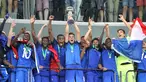 Prancis berhasil menjuarai Piala Eropa 2016 U-19 setelah mengalahkan Italia 4-0, pada laga final di Wirsol Rhein-Neckar-Arena, Sinsheim, Jerman, Minggu (24/7). (AFP PHOTO/Daniel Roland) 