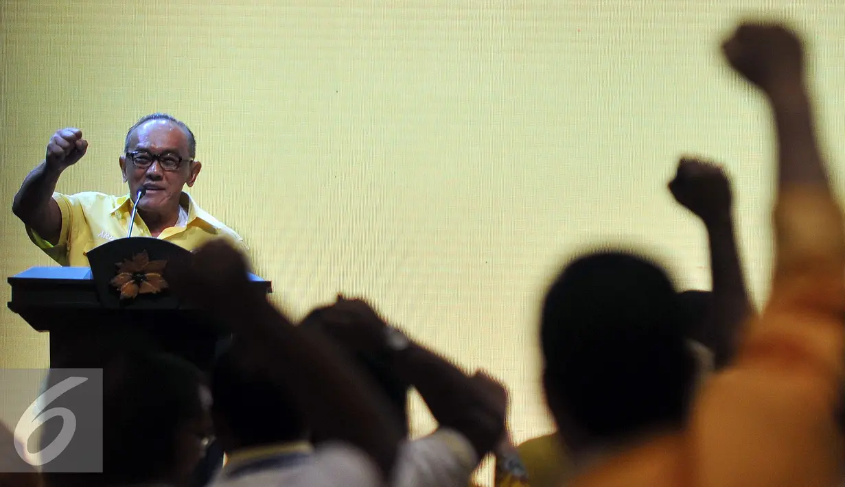 Ketum Partai Golkar Aburizal Bakrie (ARB) saat memberikan pidato terakhirnya di Munaslub Golkar, Nusa Dua, Bali (16/5). DPD I, dan 10 ormas, menerima laporan pertanggungjawaban ARB selama menjabat Ketua Umum Partai Golkar. (Liputan6.com/Johan Tallo)