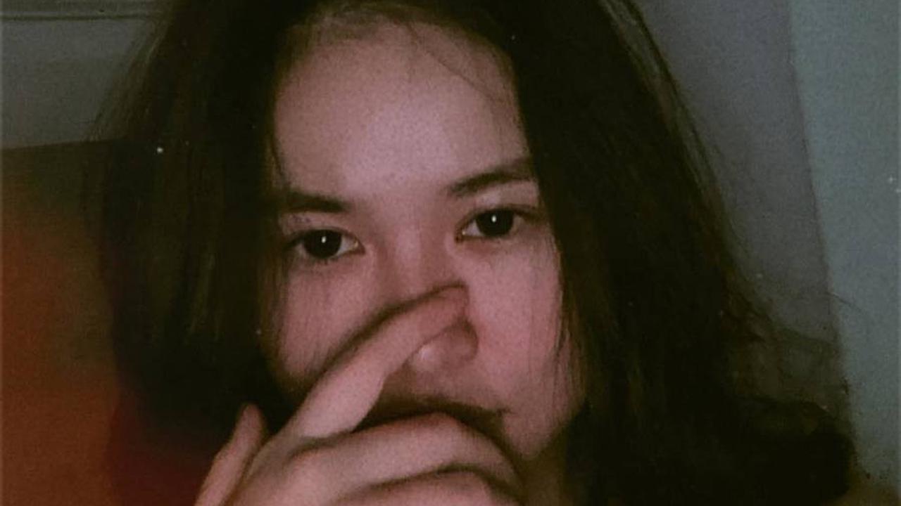 Bukan tanpa alasan jika ada yang menyebut Adinda sebagai baby face. Bahkan seringkali ketika ia mengunggah foto bersama anaknya, ia disebut bayi punya bayi.<br>