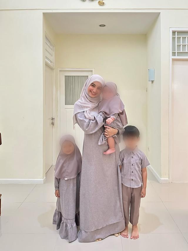 6 Potret Cut Intan Nabila Bareng Tiga Buah Hati, Dapat Hak Asuh Anak