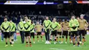 Pemain Real Sociedad tampak lesu setelah ditaklukkan Real Madrid pada laga semifinal Copa Del Rey di Stadion Santiago Bernabeu, Rabu (2/4/2025). (AFP/Oscar Del Pozo)