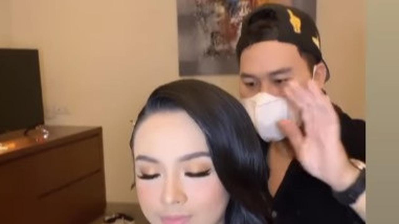 Deretan Potret Kenangan Mendiang Slam Wiyono sebagai MUA Kondang, Sentuhan Makeup dari Sang Maestro