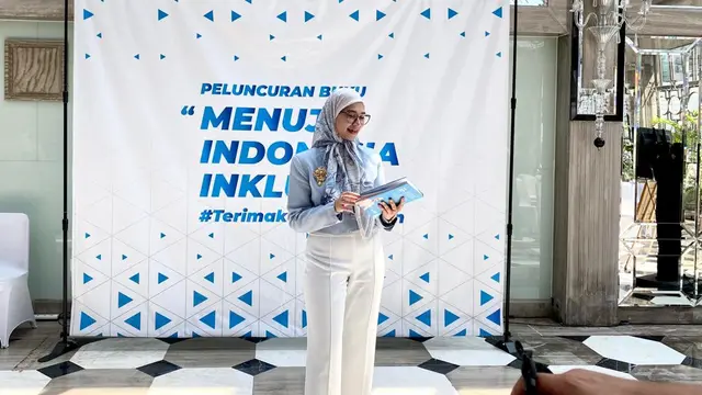 Intip Kata Pengantar Presiden Jokowi dalam Buku Menuju Indonesia Inklusi Karya Angkie Yudistia, Jakarta (21/7/2023) Foto: Liputan6.com/Ade Nasihudin.