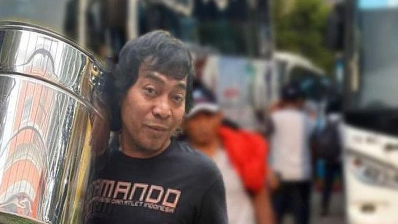 Postingan Abdel Achrian yang memuat percakapannya dengan Komeng melalui pesan WA langsung banjir komentar, termasuk dari rekan seleb.<br>
