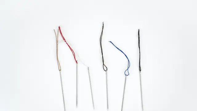 Mengikat benang jahit