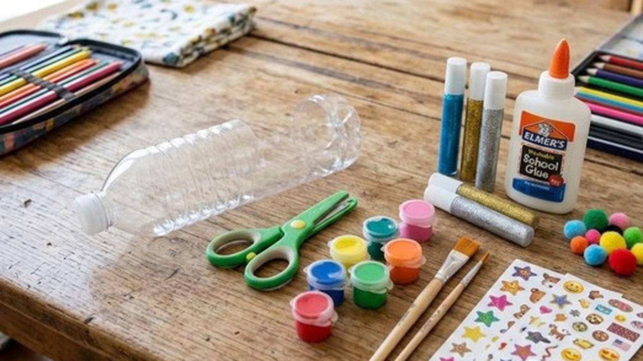 Cara Membuat Tempat Pensil dari Botol Bekas untuk Meja Anak (AI Generated)