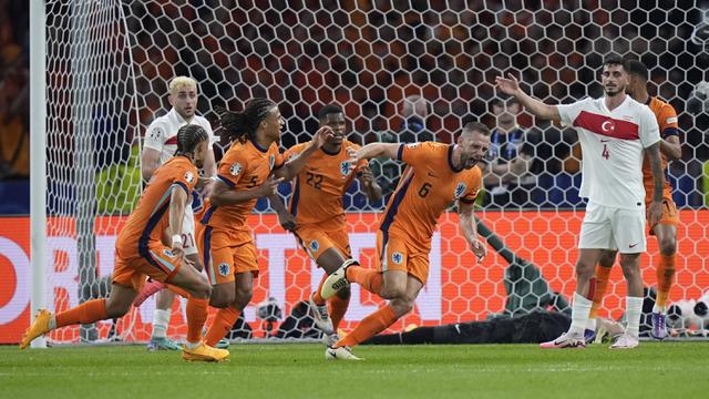 Foto: Cetak Dua Gol dalam 6 Menit ke Gawang Turki, Belanda Comeback untuk Melaju ke Semifinal Euro 2024