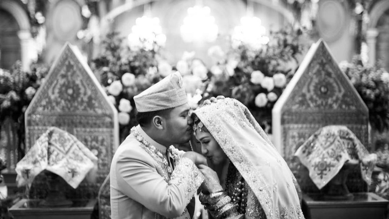 9 Potret dari Pengajian hingga Resepsi Mewah, Perjalanan Cinta Ochi Rosdiana Berujung di Pelaminan
