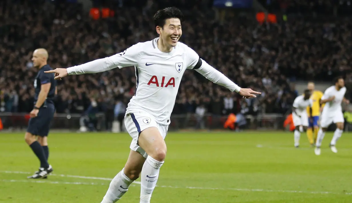 Striker Tottenham Hotspur, Son Heung-min, melakukan selebrasi usai mencetak gol ke gawang Juventus pada laga Liga Champions di Stadion Wembley, London, Rabu (7/3/2018). Tottenham Hotspur takluk 1-2 dari Juventus. (AP/Frank Augstein)