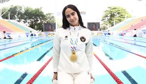 Tiga medali emas Sea Games secara beruntun sejak edisi Vietnam (2021), Kamboja (2023) hingga Thailand (2025) menjadi bukti Masniari Wolf si ratu gaya punggung yang menjadi tulang punggung renang Indonesia untuk bisa bersaing di level Internasional. (Bola.com/PB Akuatik)