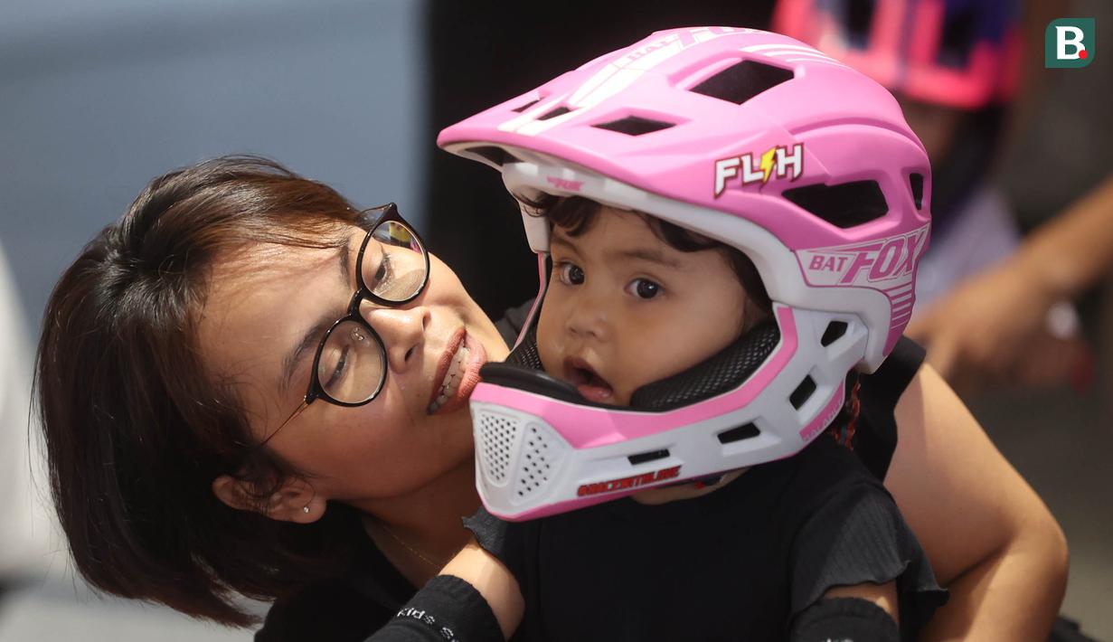 Sepeda tanpa pedal atau sering disebut Push Bike menjadi alternatif olahraga dan wahana bersenang-senang bagi anak-anak. (Bola.com/M Iqbal Ichsan)