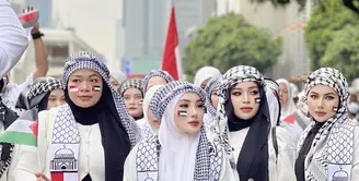 Nama Shella Saukia baru-baru ini jadi sorotan. Selebgram sekaligus pengusaha cantik asal Aceh ini diketahui menyumbang Rp1 Miliar ke Palestina. [Instagram/ ShellaSaukia]