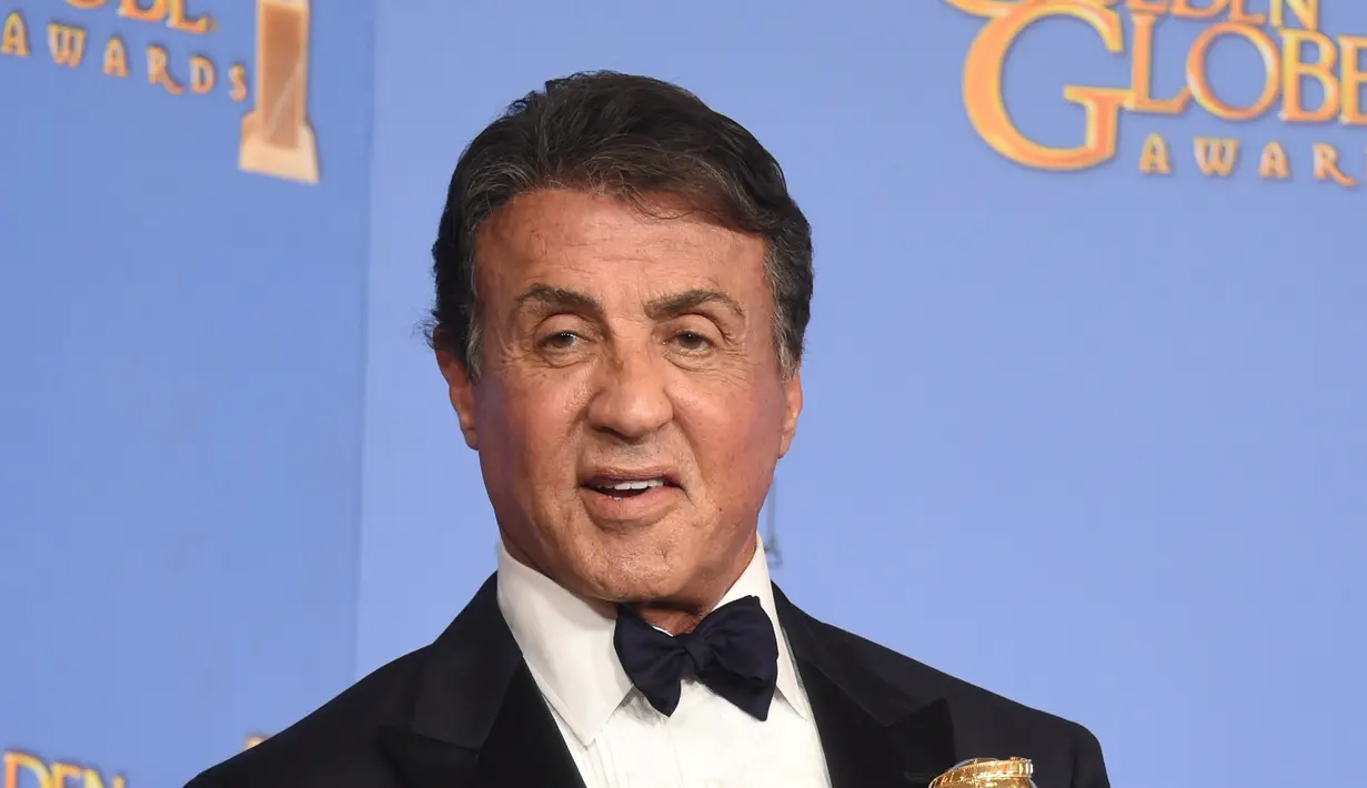 “Apakah saya melewatkannya. Atau memang Sylvester Stallone tidak berterima kasih kepada Ryan Coogler atau Michael B Jordan?  Tolong beritahu saya jika aku memang melewatkannya. #creed #GoldenGlobes” tulis akun Twitter @amy_pfister. (AFP/Bintang.com)