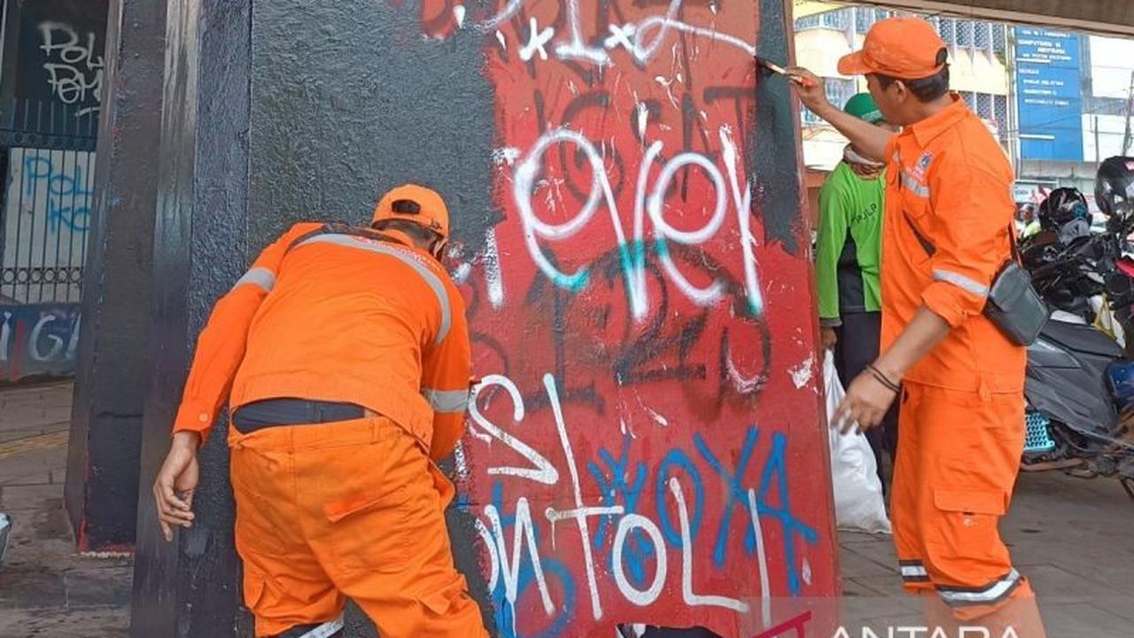Fakta Unik: 50 Ton Sampah Dikeruk! Pembersihan Pasca Kerusuhan Jakarta Dimulai, Brimob dan DLH Turun Tangan