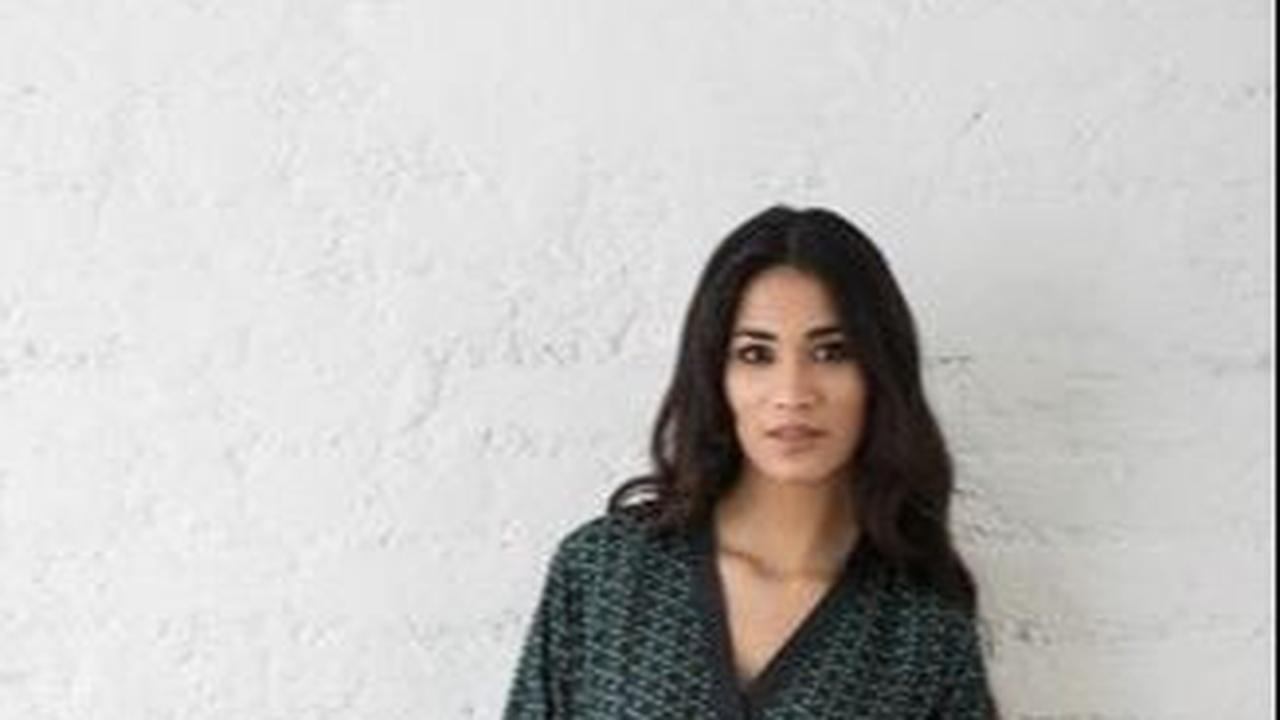 Asal Usul Baju Kurung dan Evolusinya dalam Industri Fashion Indonesia